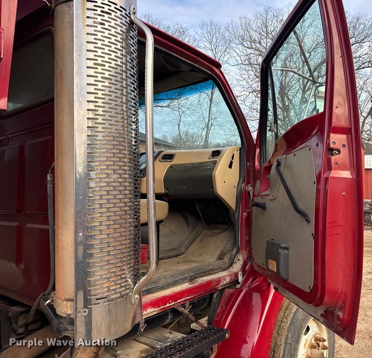 image for item DW6727 2004 Sterling L7500  dump truck