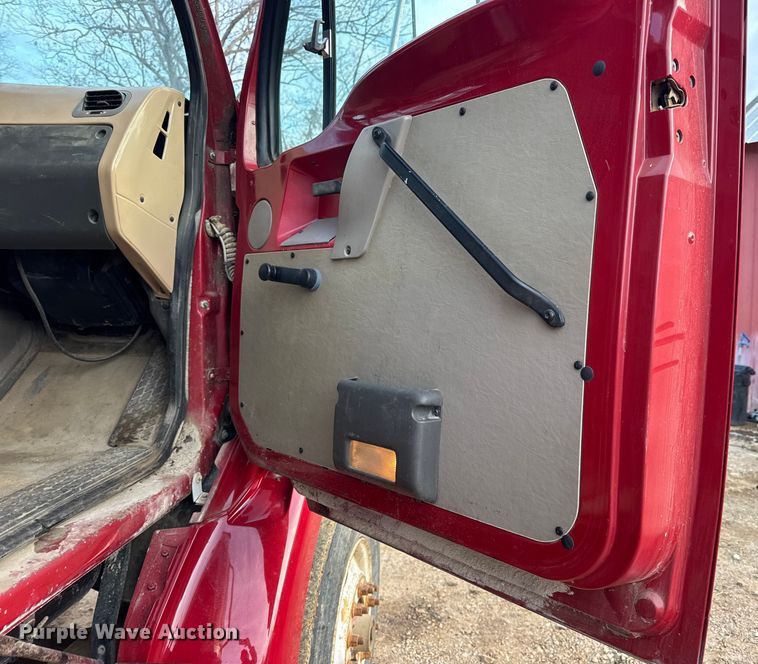 image for item DW6727 2004 Sterling L7500  dump truck