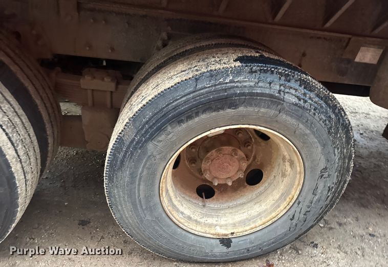 image for item DW6727 2004 Sterling L7500  dump truck