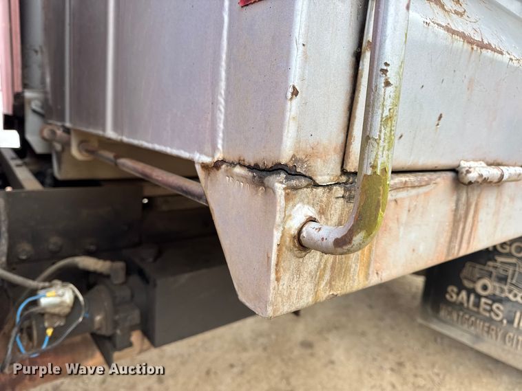 image for item DW6728 2003 Chevrolet C7500 dump truck