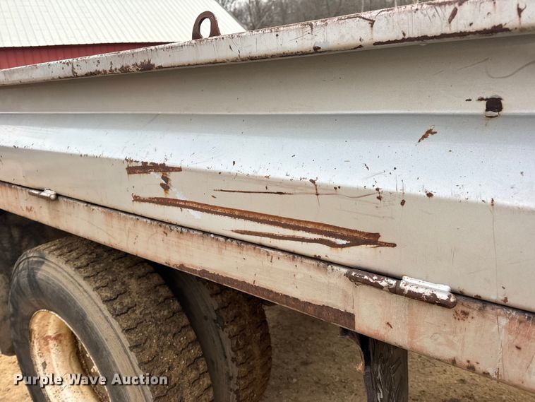 image for item DW6728 2003 Chevrolet C7500 dump truck