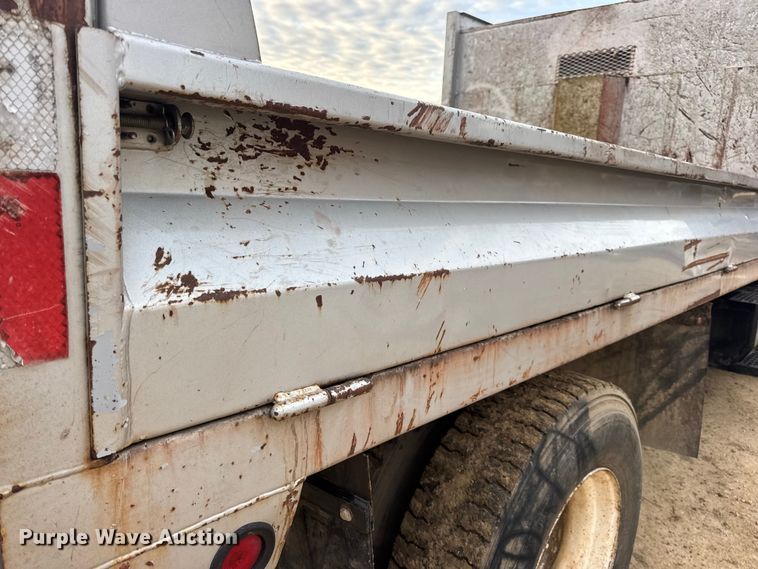 image for item DW6728 2003 Chevrolet C7500 dump truck