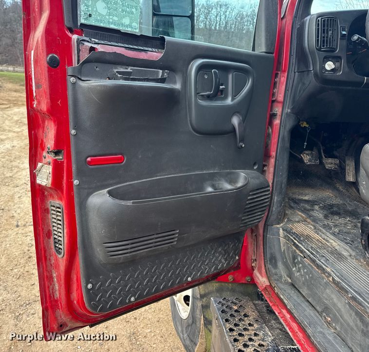 image for item DW6728 2003 Chevrolet C7500 dump truck