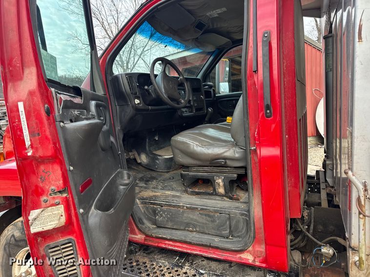 image for item DW6728 2003 Chevrolet C7500 dump truck