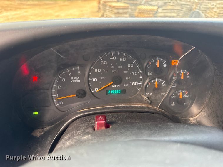 image for item DW6728 2003 Chevrolet C7500 dump truck