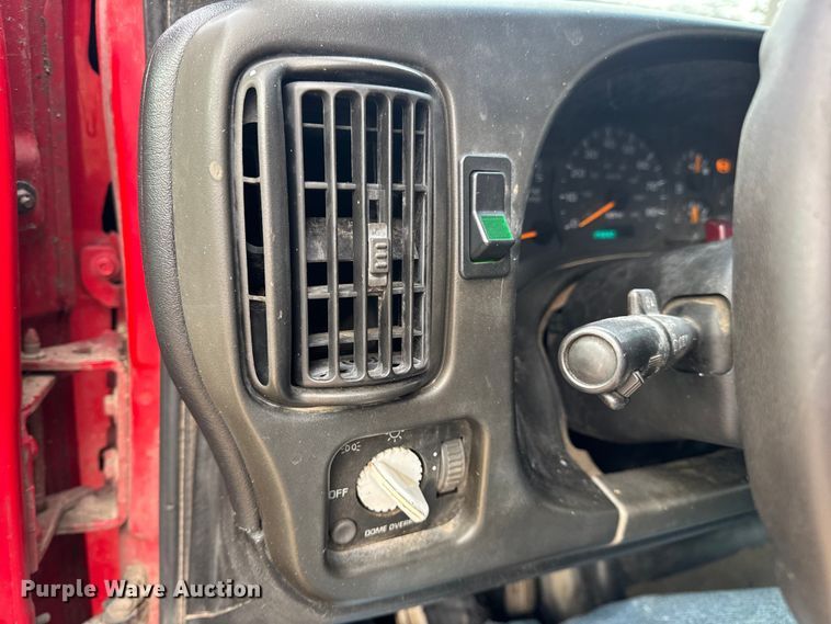 image for item DW6728 2003 Chevrolet C7500 dump truck