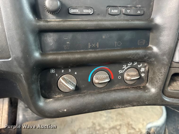 image for item DW6728 2003 Chevrolet C7500 dump truck