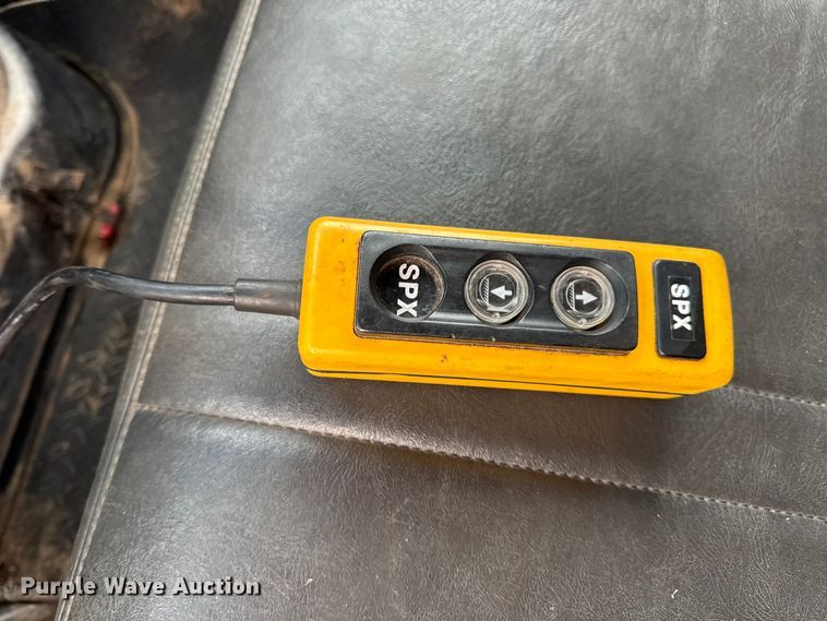 image for item DW6728 2003 Chevrolet C7500 dump truck