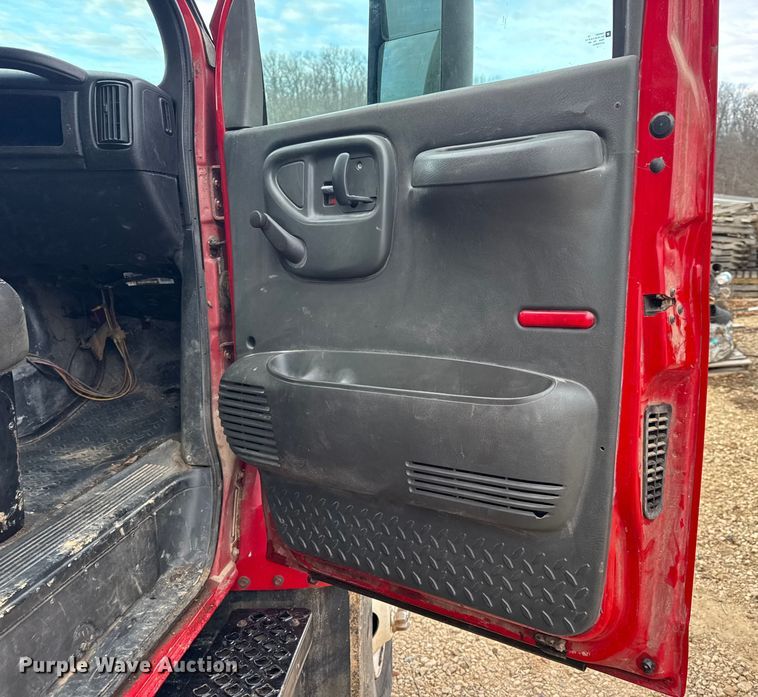 image for item DW6728 2003 Chevrolet C7500 dump truck