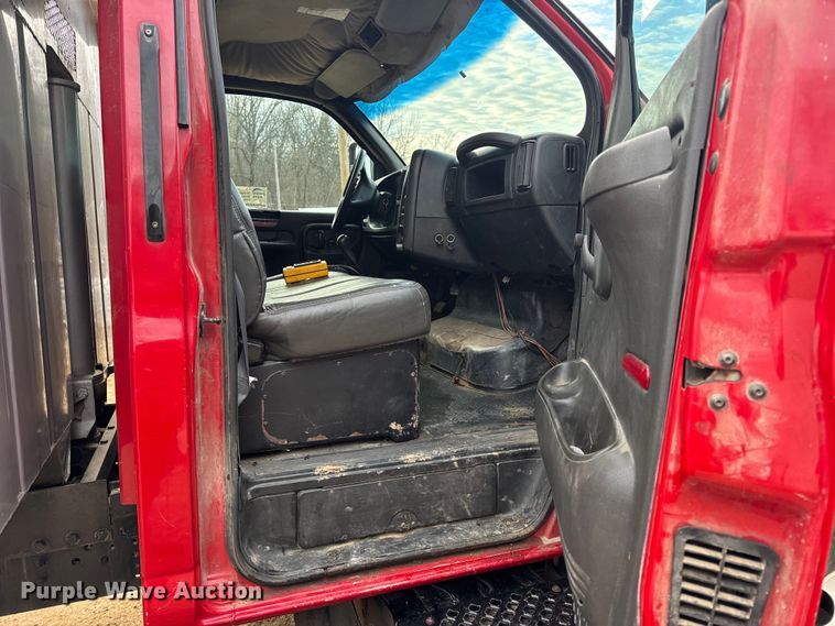 image for item DW6728 2003 Chevrolet C7500 dump truck