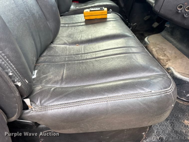 image for item DW6728 2003 Chevrolet C7500 dump truck