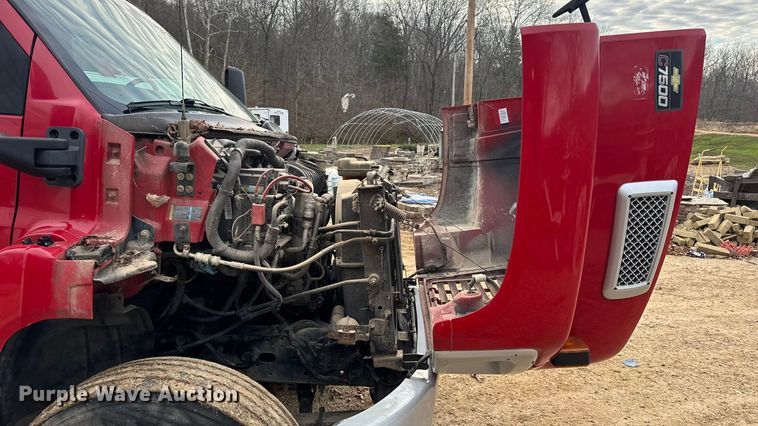 image for item DW6728 2003 Chevrolet C7500 dump truck