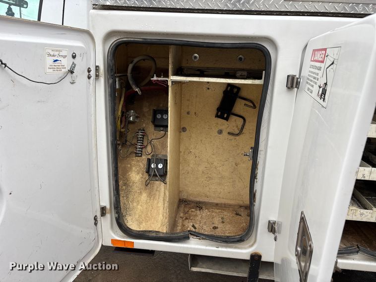 image for item DW7314 2012 Ford F550 XL Super Duty bucket truck