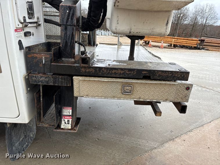 image for item DW7314 2012 Ford F550 XL Super Duty bucket truck