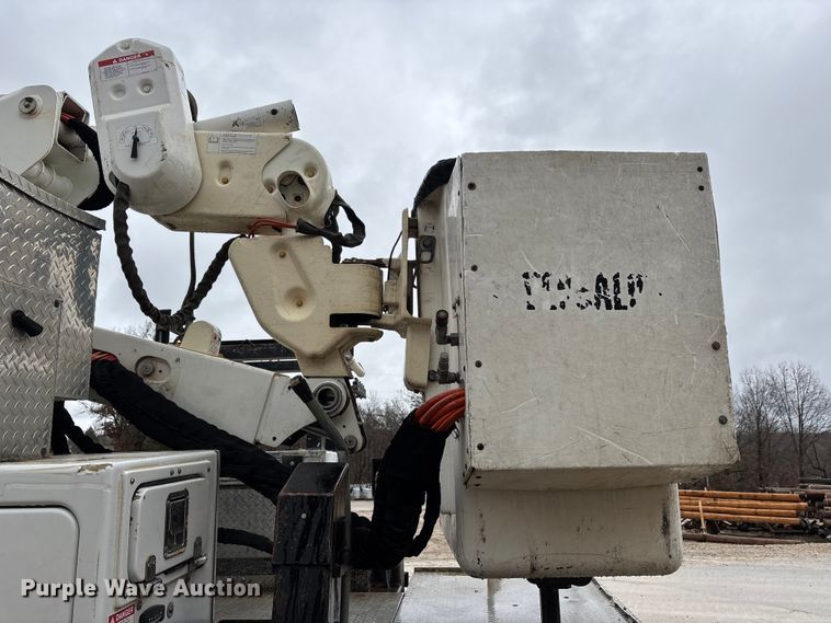 image for item DW7314 2012 Ford F550 XL Super Duty bucket truck