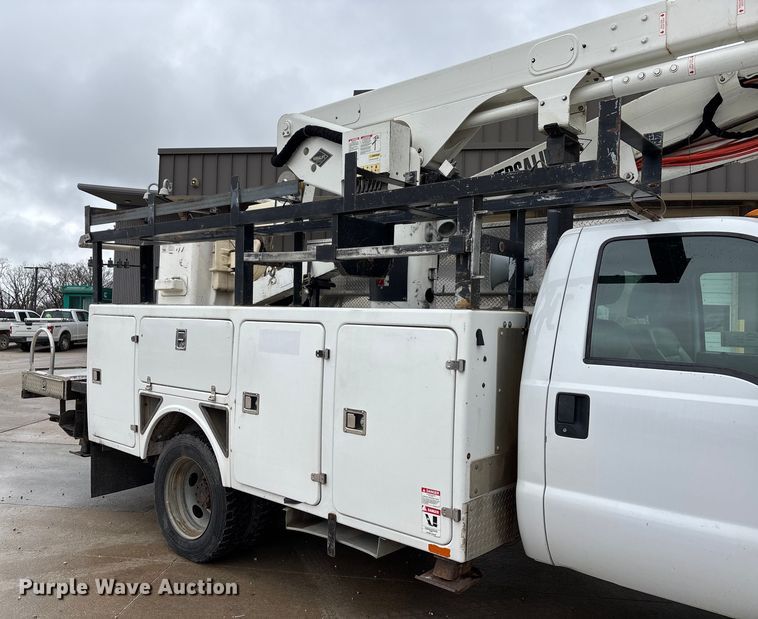 image for item DW7314 2012 Ford F550 XL Super Duty bucket truck