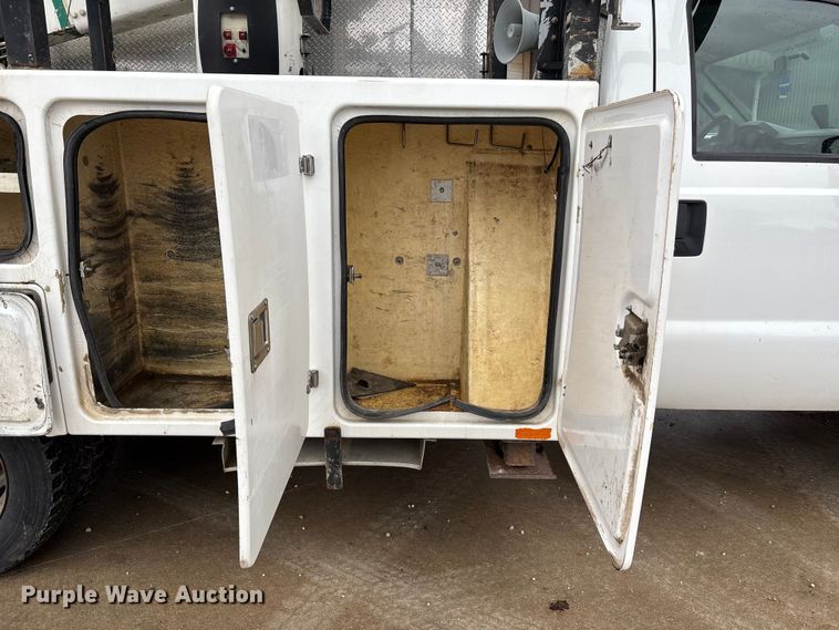 image for item DW7314 2012 Ford F550 XL Super Duty bucket truck