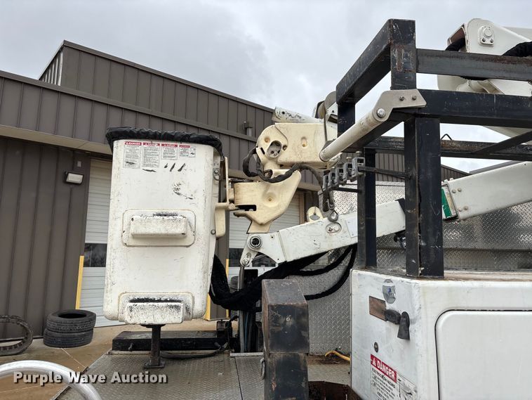 image for item DW7314 2012 Ford F550 XL Super Duty bucket truck