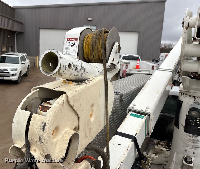 image for item DW7314 2012 Ford F550 XL Super Duty bucket truck