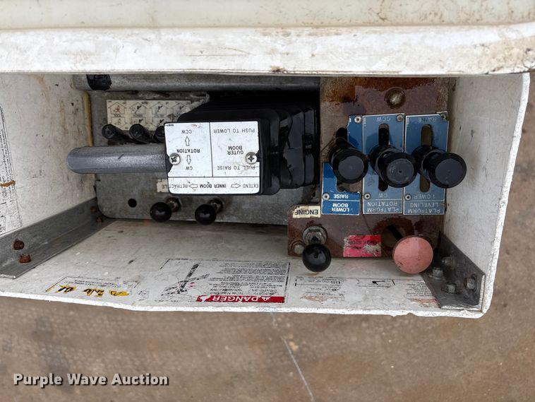 image for item DW7314 2012 Ford F550 XL Super Duty bucket truck