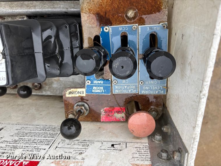 image for item DW7314 2012 Ford F550 XL Super Duty bucket truck