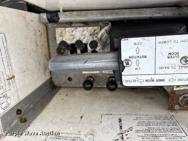 image for item DW7314 2012 Ford F550 XL Super Duty bucket truck