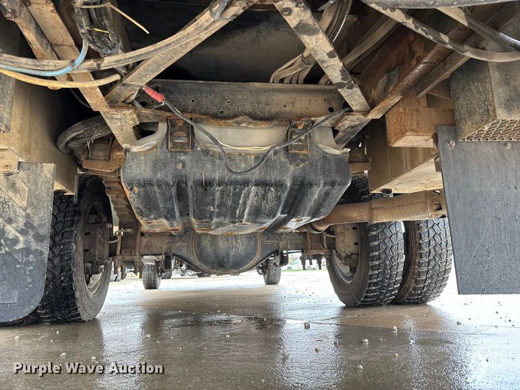 image for item DW7314 2012 Ford F550 XL Super Duty bucket truck