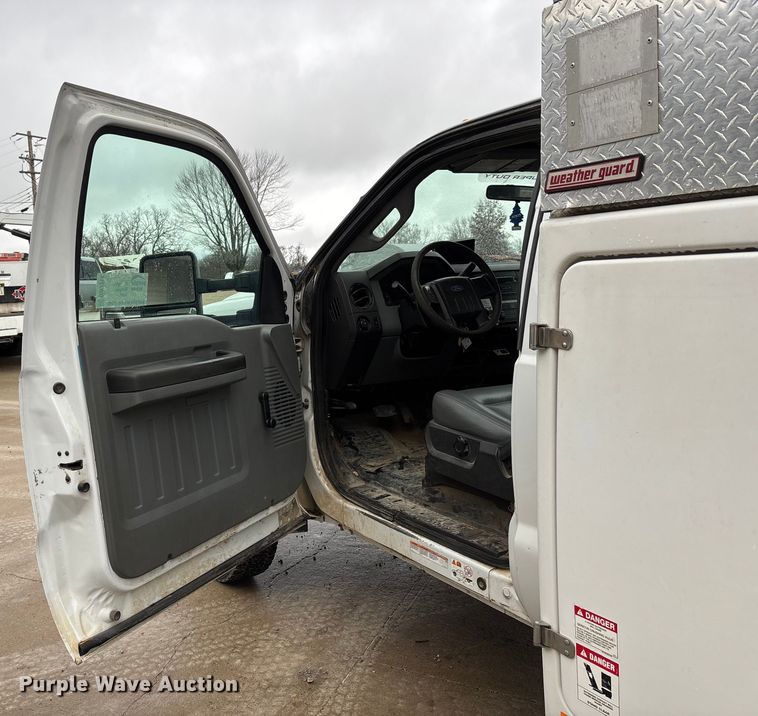 image for item DW7314 2012 Ford F550 XL Super Duty bucket truck