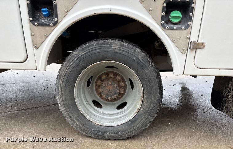 image for item DW7314 2012 Ford F550 XL Super Duty bucket truck