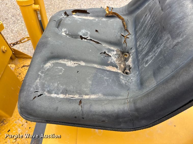 image for item DW7339 1992 Vermeer V450 trencher