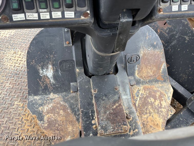 image for item DW7340 2006 Ingersoll Rand DD158HFA double drum vibratory roller