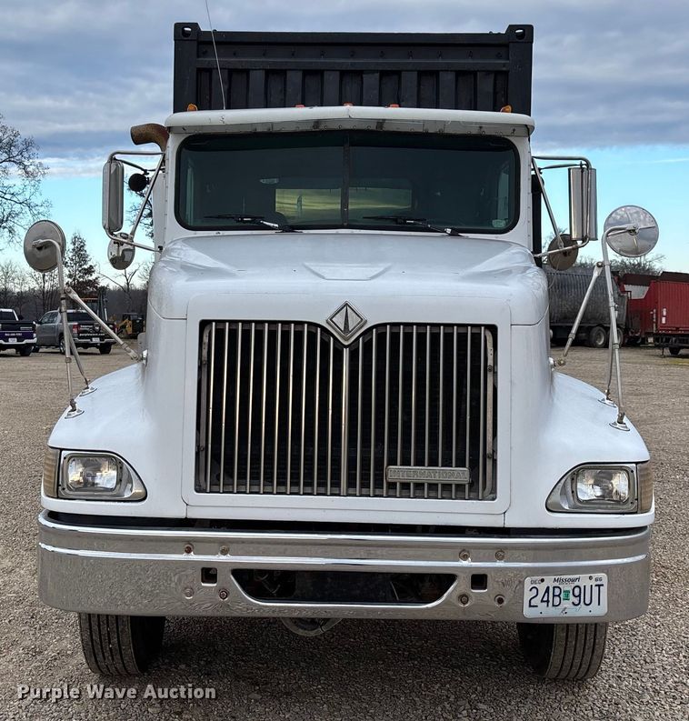 image for item DW7342 1997 International 9200 grapple crane truck