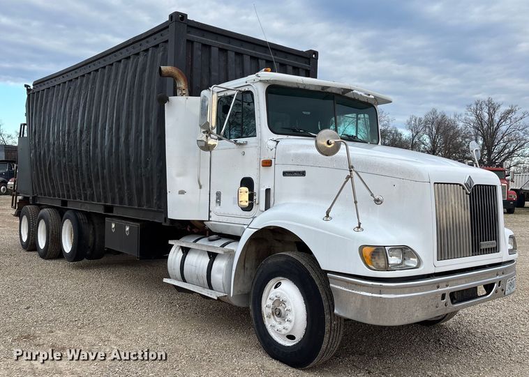 image for item DW7342 1997 International 9200 grapple crane truck