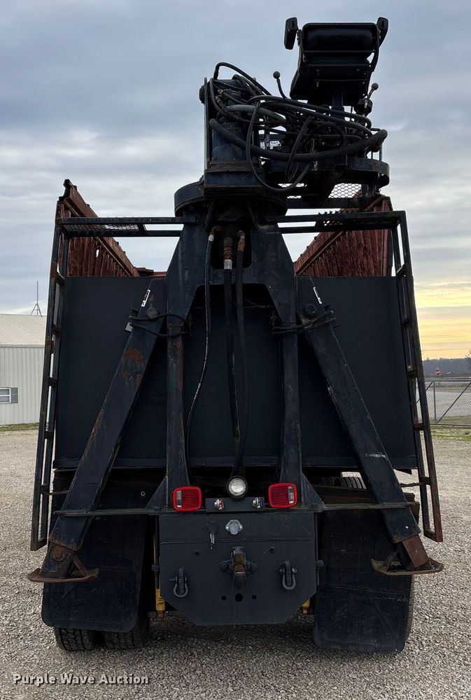 image for item DW7342 1997 International 9200 grapple crane truck