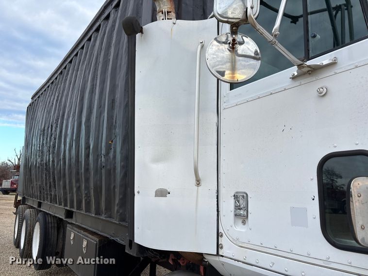 image for item DW7342 1997 International 9200 grapple crane truck