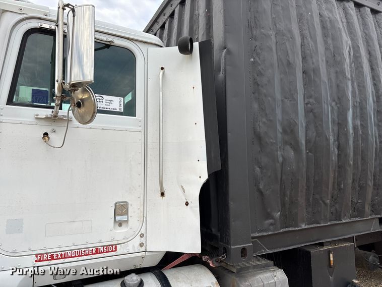 image for item DW7342 1997 International 9200 grapple crane truck