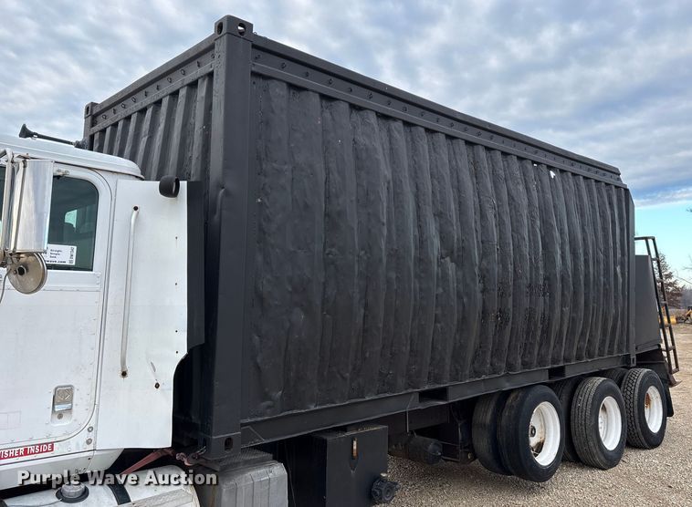 image for item DW7342 1997 International 9200 grapple crane truck