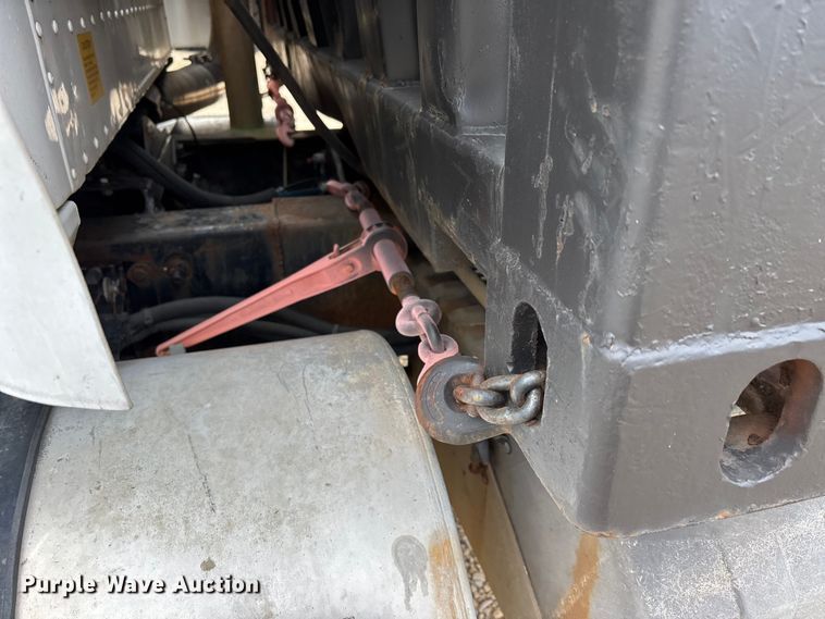 image for item DW7342 1997 International 9200 grapple crane truck