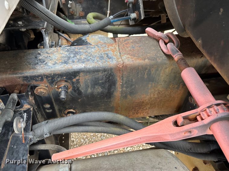 image for item DW7342 1997 International 9200 grapple crane truck