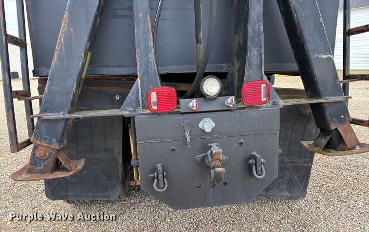 image for item DW7342 1997 International 9200 grapple crane truck