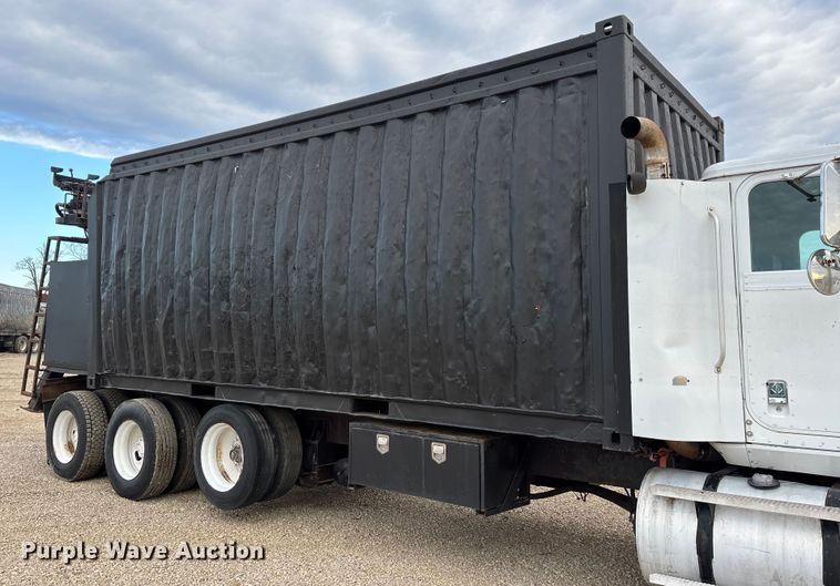 image for item DW7342 1997 International 9200 grapple crane truck