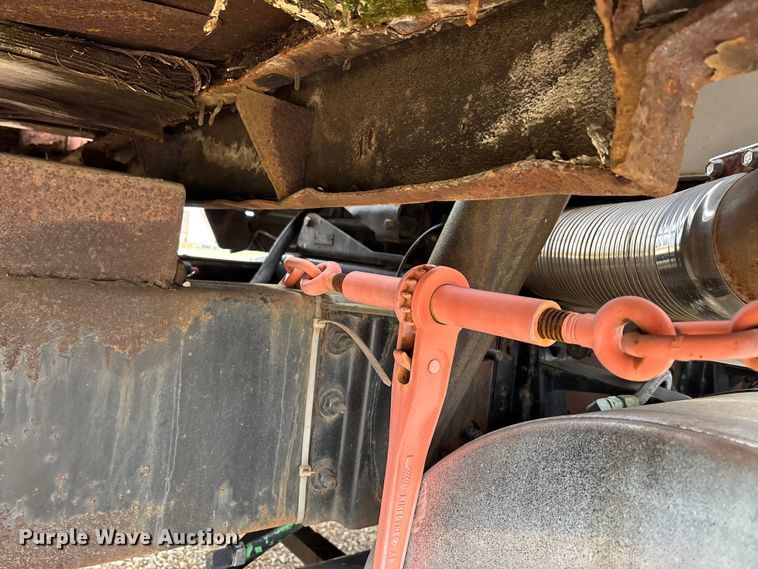 image for item DW7342 1997 International 9200 grapple crane truck