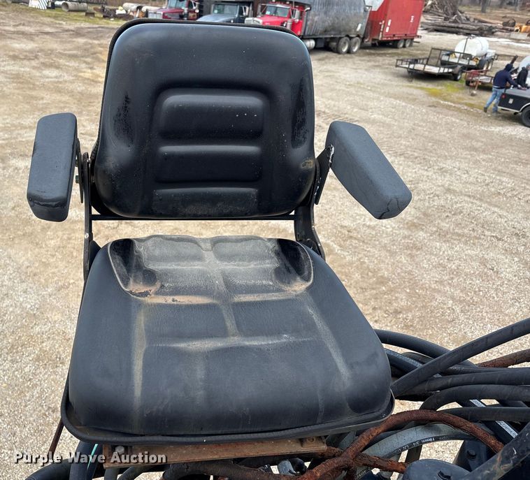 image for item DW7342 1997 International 9200 grapple crane truck