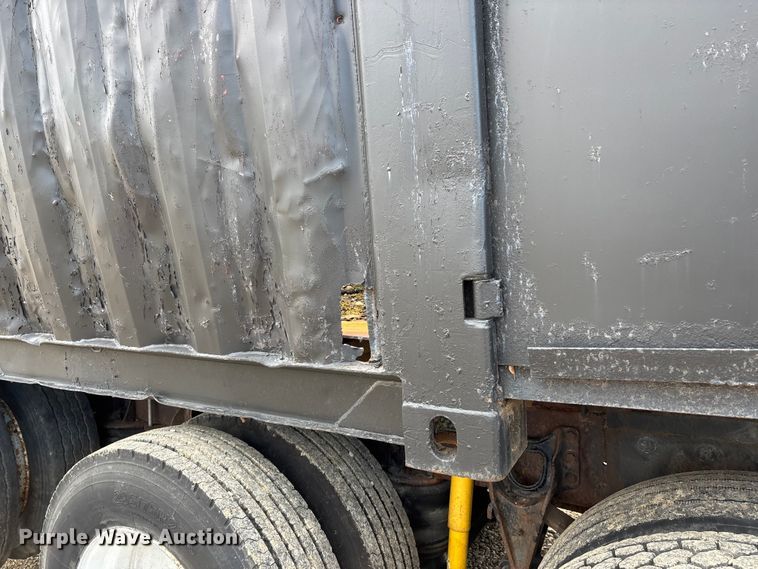 image for item DW7342 1997 International 9200 grapple crane truck