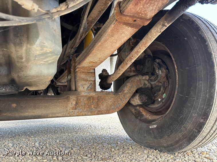 image for item DW7342 1997 International 9200 grapple crane truck