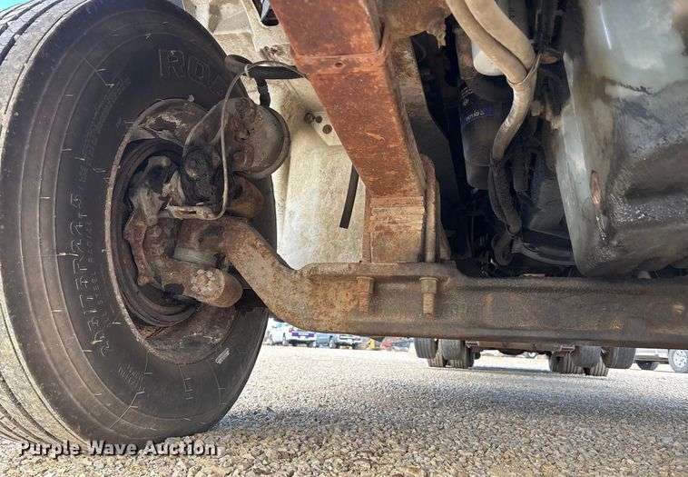 image for item DW7342 1997 International 9200 grapple crane truck