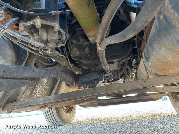 image for item DW7342 1997 International 9200 grapple crane truck