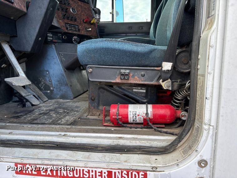 image for item DW7342 1997 International 9200 grapple crane truck