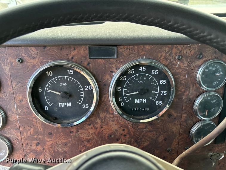 image for item DW7342 1997 International 9200 grapple crane truck