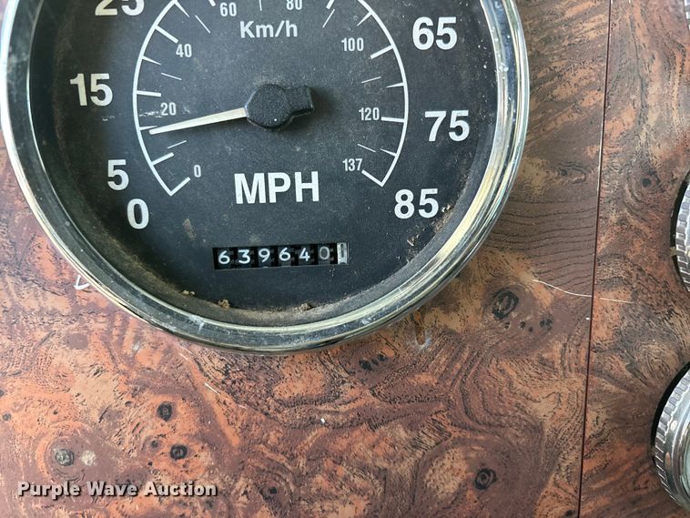 image for item DW7342 1997 International 9200 grapple crane truck